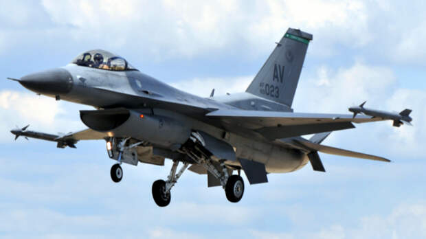 «Будут уничтожаться»: Лавров назвал поставку F-16 Украине сигналом НАТО в ядерной сфере