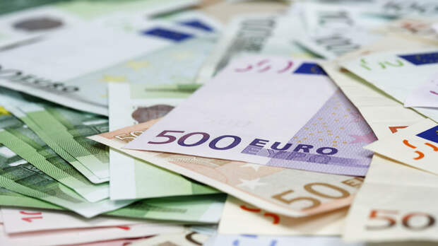 Экономист Куликова рассказала о причинах удешевления евро к доллару