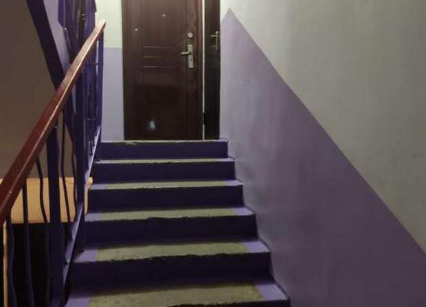 В Астрахани приехавшие на вызов о ссоре полицейские нашли труп в подъезде