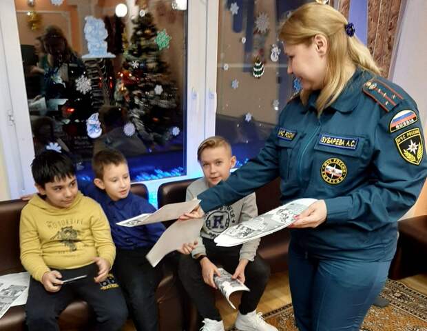 Сотрудники МЧС ЮВАО провели профилактические мероприятия в детских учреждениях. Фото: пресс-служба МЧС ЮВАО
