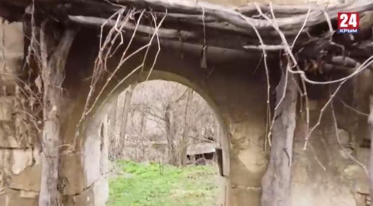 В Белогорском районе практически разрушились три старинных армянских храма