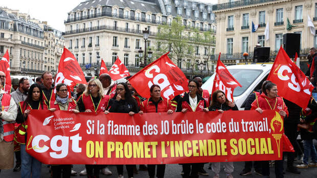 В Париже прошли протесты против условий труда на Олимпиаде