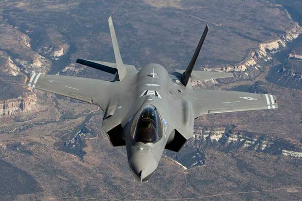Бывший министр обороны США назвал истребитель F-35 «куском дерьма»