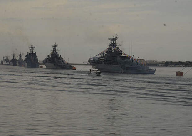День ВМФ 2020 в Севастополе: парад боевых кораблей и военно-спортивный праздник