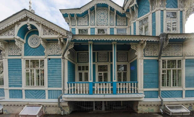 Знаменитый Дом с шатром. / Фото: Владимир Лаврентьев, qrtomsk.ru Знаменитый Дом с шатром. / Фото: Владимир Лаврентьев, qrtomsk.ru