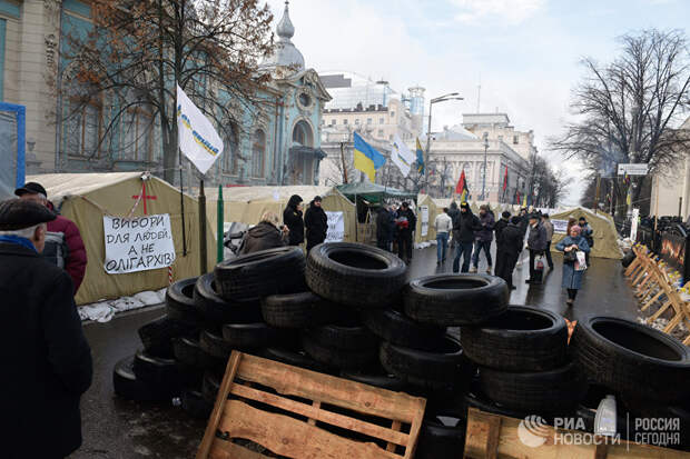 Сторонники Михаила Саакашвили у здания Верховной Рады Украины в Киеве. 6 декабря 2017