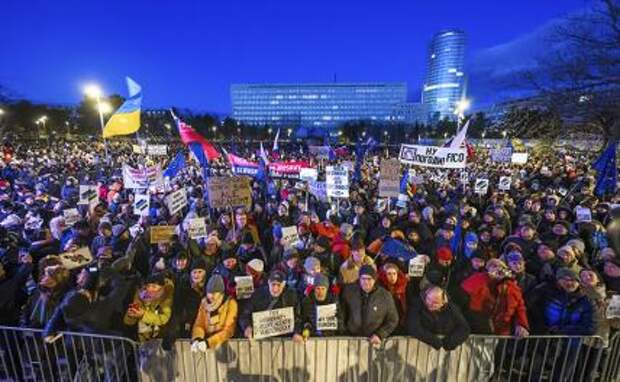 24.01.25==Мятеж в Словакии: Фицо хотят убрать за то, что к Путину летал и «строй не держит» В Братиславе зреет поддерживаемый Западом государственный переворот