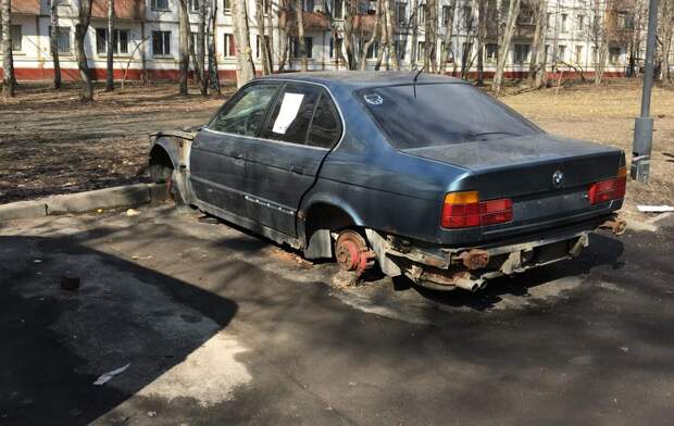 Два брошенных автомобиля выявили в Алтуфьеве Фото предоставлено ГБУ «Жилищник»