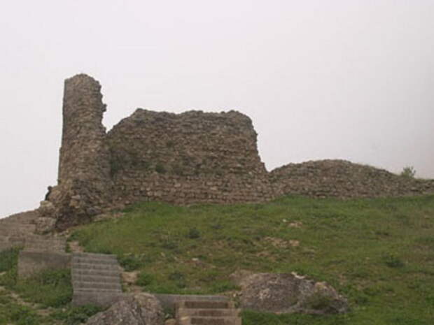 Руины Ленкоранской крепости в современной Ленкорани