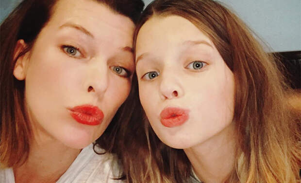 Дочь Миллы Йовович читает собственный рассказ на русском языке: видео дня