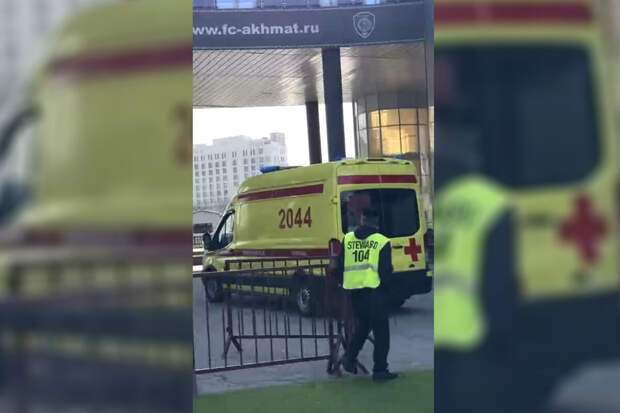 Игрока "Ахмата" Богосаваца увезли на скорой после столкновения в матче РПЛ