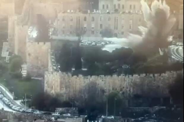 Взрыв иранской ракеты возле трех святынь в Иерусалиме сняли на видео