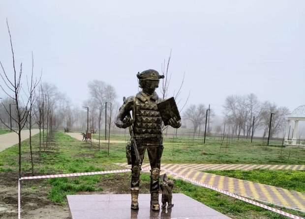 В Моздоке снесли уродливый памятник бойцам СВО