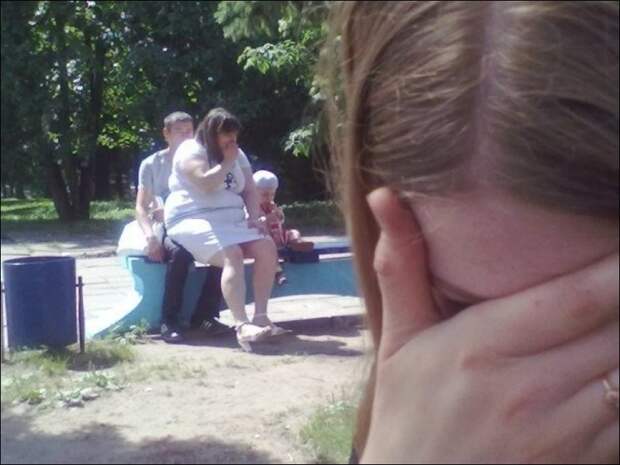 Сделать отбивную просто девушка на байке, девушка на мопеде, лишний вес, на концерте, ну куда ты полезла?, ожирение, прикол