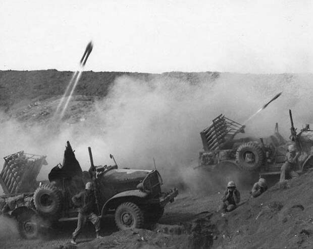 Американские РСЗО на Иводзиме. Февраль 1945.