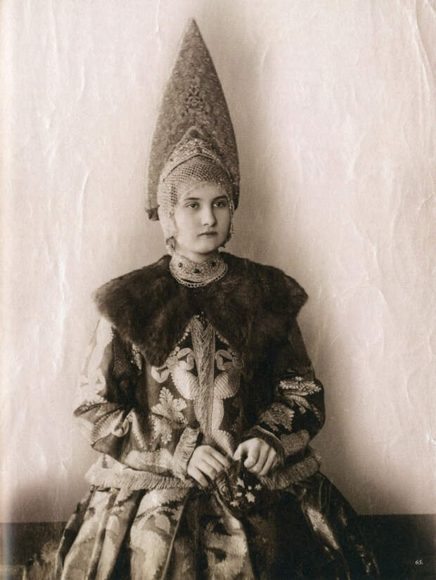 Русские красавицы 19-го века в традиционных костюмах 4
