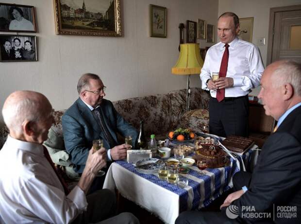 Путин навестил экс-резидента, под началом которого работал в Дрездене