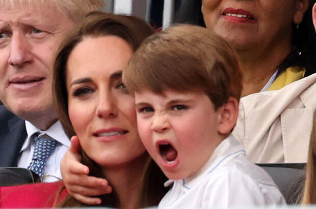 Королевская семья объяснила поведение принца Луи на юбилее королевы Елизаветы II: "Он был под кайфом из-за сладкого"