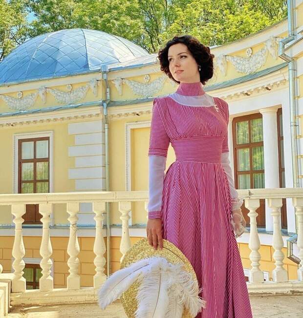Эта девушка одевается каждый день как в 19 веке