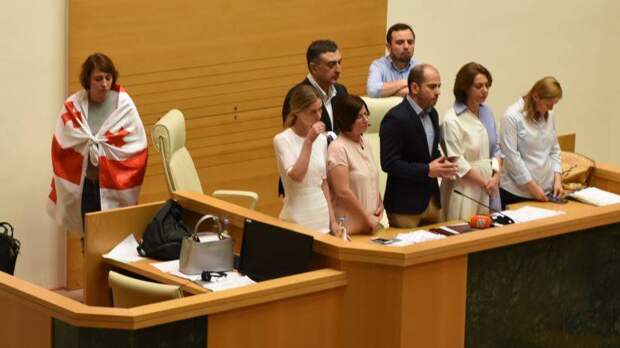 В срыве заседания МПА власти Грузии сомкнулись с оппозицией В срыве заседания МПА власти Грузии сомкнулись с оппозицией