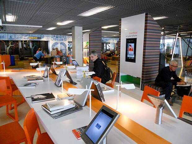 Первая в мире библиотека в аэропорту с печатными и электронными книгами на 29 языках мира в аэропорту Схипхол, Амстердам аэропорт, в мире, интересное, креатив, подборка, самолет, удобно, фото
