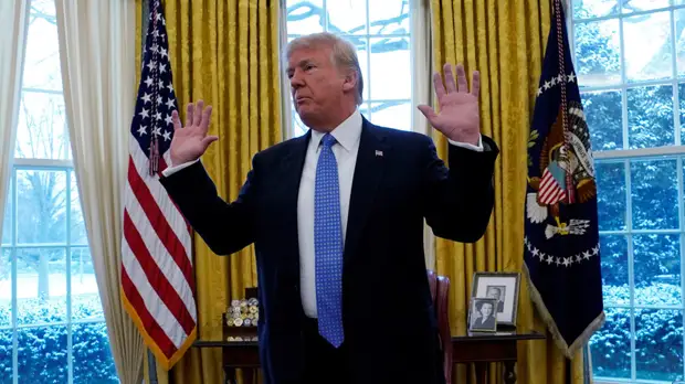 «Вернуть компании домой»: Трамп объявил о дополнительном повышении пошлин на товары из КНР