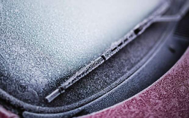 Как быстро избавиться от наледи на лобовом стекле? Самые действенные методы