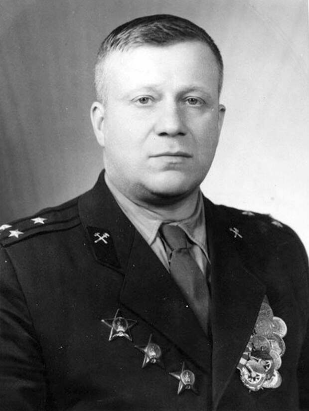 На фото: полковник В. А. Никольский в 1956 году.