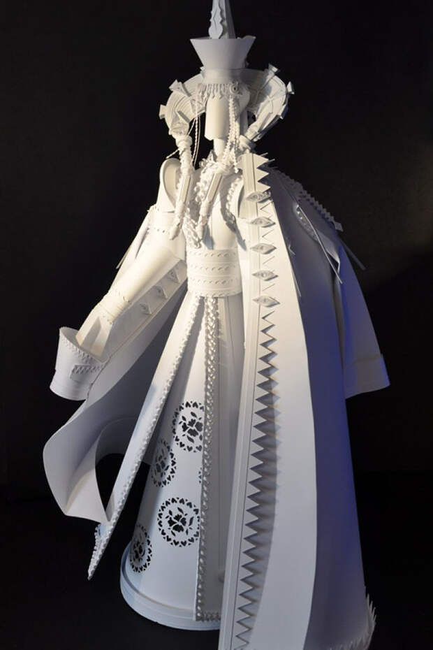 Нежные традиционные костюмы из бумаги