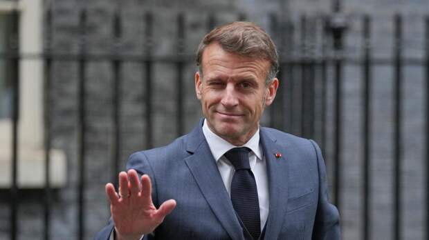 "Ушла в адский штопор". Макрон довел страну: такого и врагу не пожелаешь