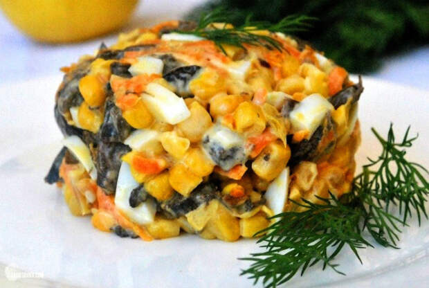 Простой салат с грибами. Простой салат с грибами.