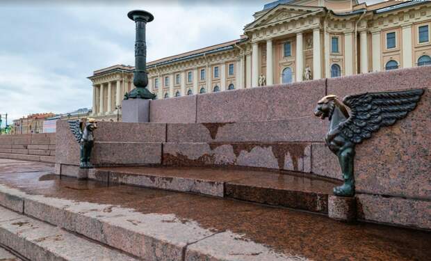 "Гидроизолгрупп" возьмется за ремонт набережных в Петербурге