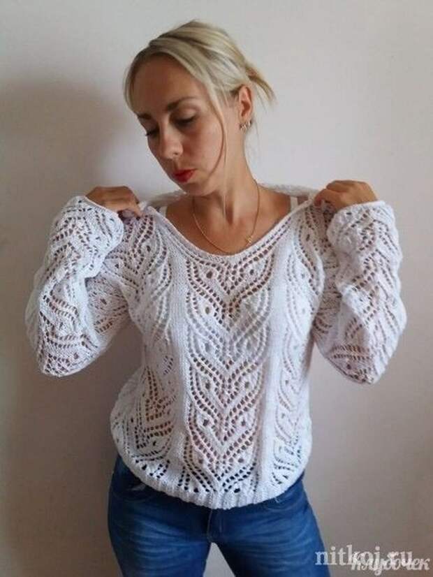 Пуловер спицами с невероятно красивым ажурным узором