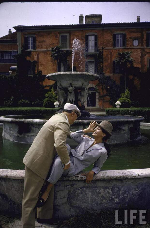 Серия фотографий Софи Лорен и ее мужа Карло Понти на их вилле
