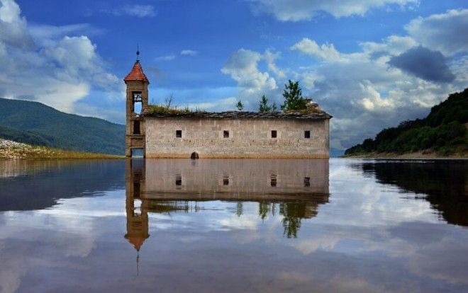 Природа берёт своё Природа берёт своё город, деревья, заброшенное, заросли, руины, эстетика