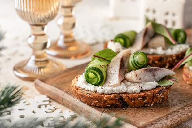 Брускетты на Новый год: 9 лучших рецептов праздничной закуски