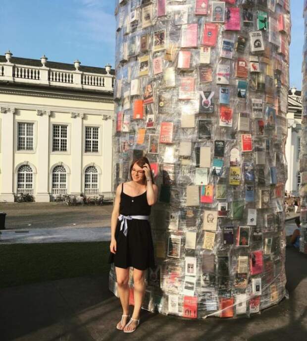 В Германии построили храм из запрещенных книг (6 фото)