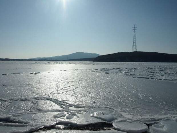 Сильный ветер поочерёдно надует во Владивостоке за один четверг зиму и весну