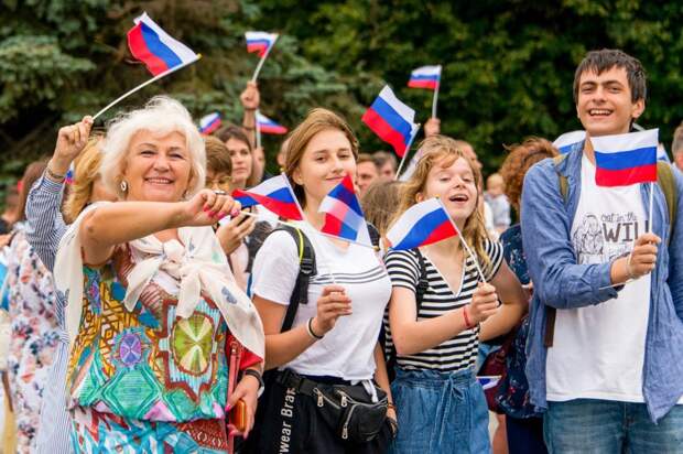 На Поклонной горе состоялось торжественное поднятие флага России Фото: Ю. Иванко mos.ru