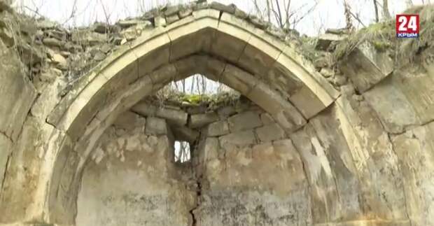 В Белогорском районе практически разрушились три старинных армянских храма