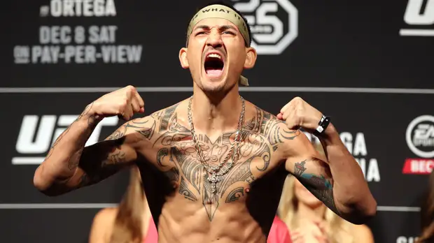 Нурмагомедов поздравил американца Холлоуэя с защитой пояса чемпиона UFC в полулёгком весе