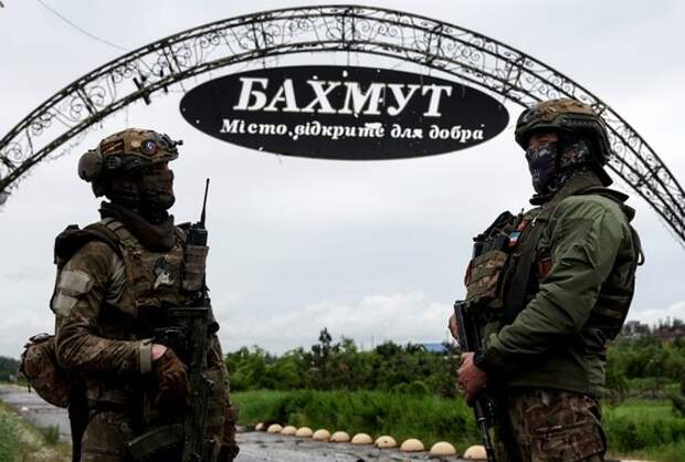 Вооруженные силы России сегодня, 15 августа, продолжают наступление на различных участках фронта, сообщают военкоры в своих Telegram-каналах.