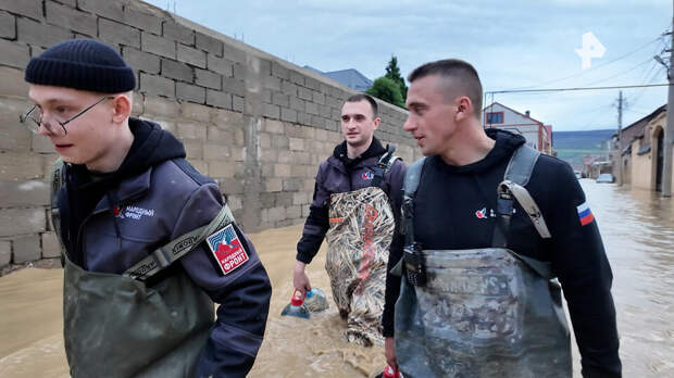 Народный фронт уже 10 дней помогает пострадавшим от наводнения жителям Дагестана