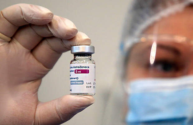 AstraZeneca признала в суде побочный эффект своей вакцины от ковида
