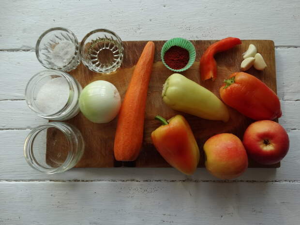Морковная икра – лично я делаю не только под крышку, но и сразу к столу на закуску (просто объедение)