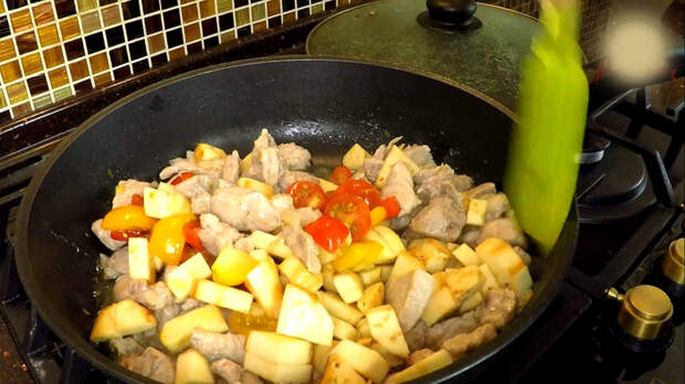 Мясной пирог на подушке из картофельного теста Еда, Кулинария, Рецепт, Пирог, Видео, Длиннопост