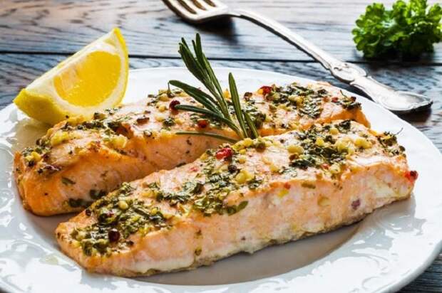 Бульон, яйца, салат: 7 продуктов, которые улучшают здоровье мозга