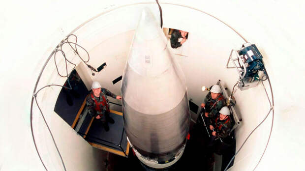 Какую роль ядерное оружие играет в современных международных отношениях