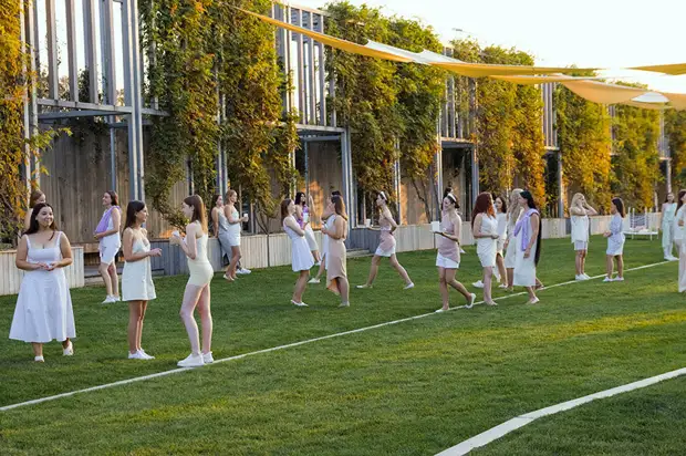 Чего ждать от российской комедийной антиутопии "Два холма"