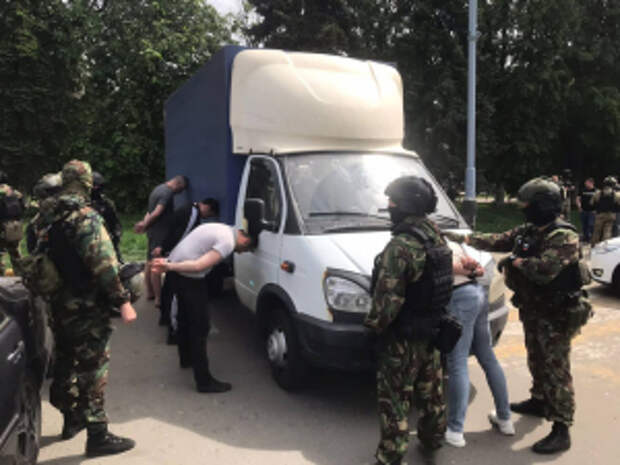 В Брянской области полицейские задержали группу вымогателей